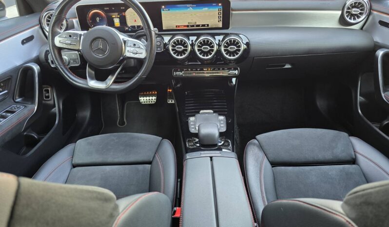 MERCEDES BENZ CLA 200D AMG DIGITAL AMBIENTAL full