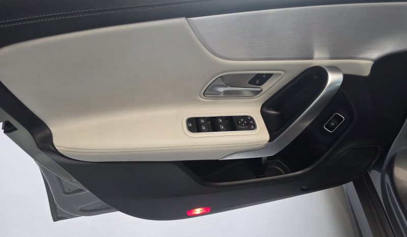 MERCEDES BENZ CLA 200 D COUPE AMG LINE full