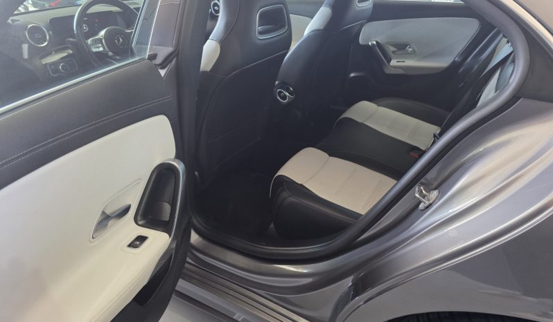 MERCEDES BENZ CLA 200 D COUPE AMG LINE full