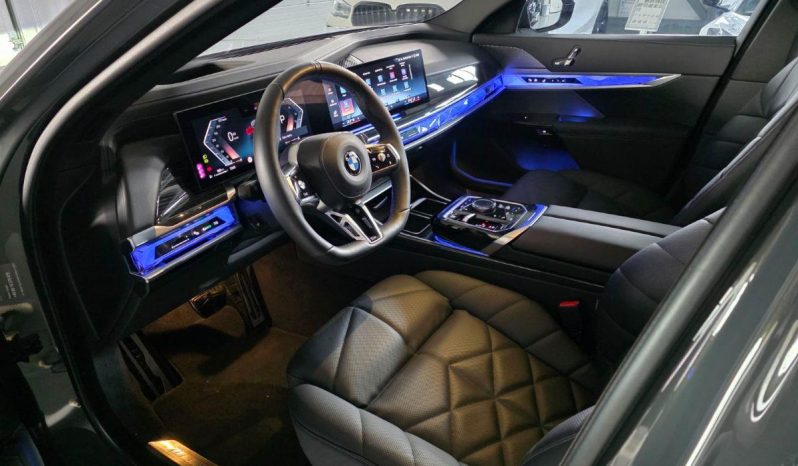 BMW 740d xDRIVE M-SPORT PANO 31″ TV B&W full