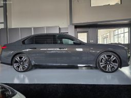 BMW 740d xDRIVE M-SPORT PANO 31″ TV B&W full