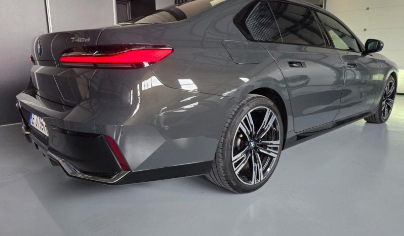 BMW 740d xDRIVE M-SPORT PANO 31″ TV B&W full