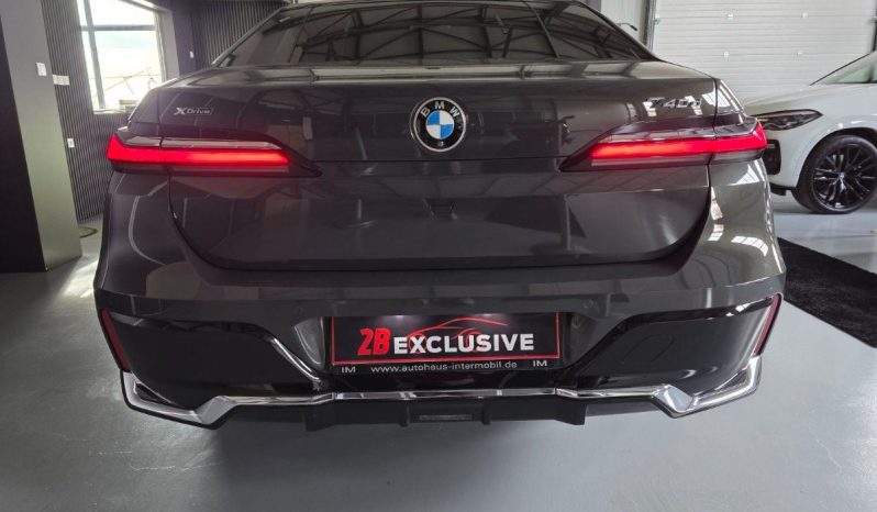 BMW 740d xDRIVE M-SPORT PANO 31″ TV B&W full