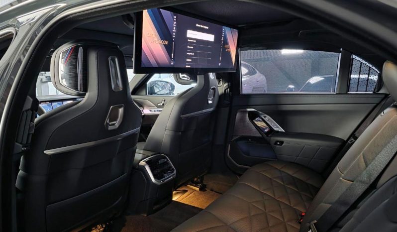 BMW 740d xDRIVE M-SPORT PANO 31″ TV B&W full